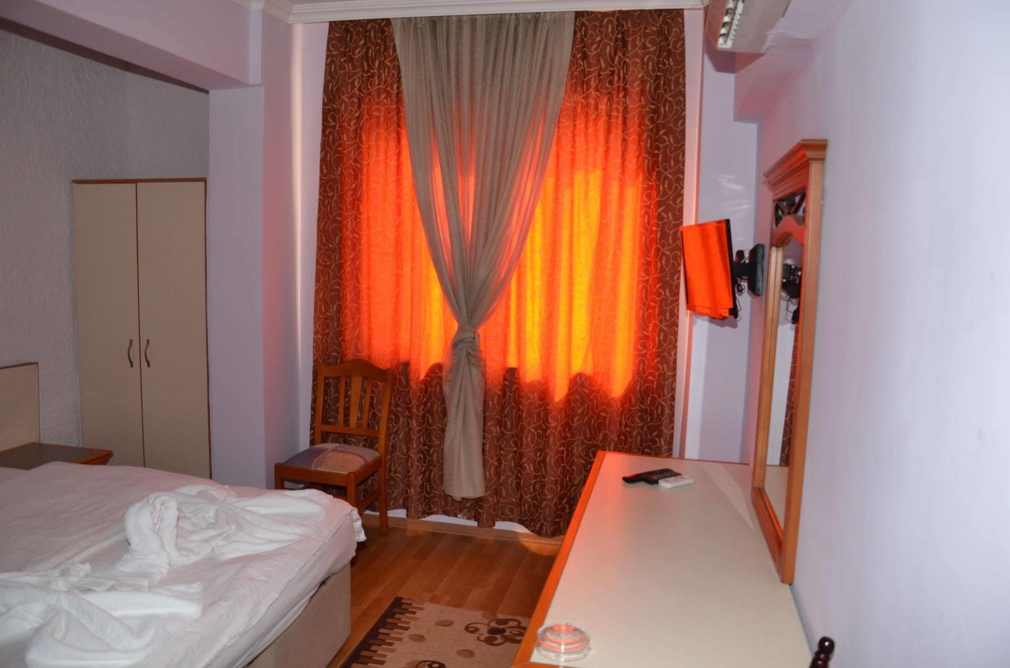 Ozturk Hotel Antalya Exterior photo